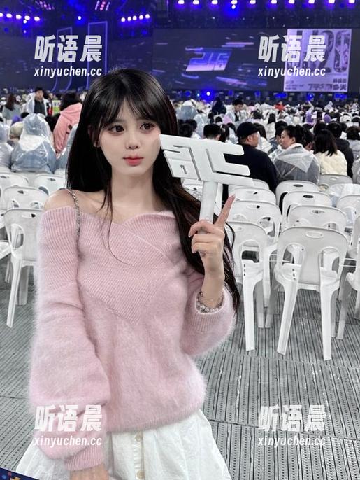 蜜桃社 - 揭秘铃木的网袜魅力：不可错过的精选套图大赏！.txt