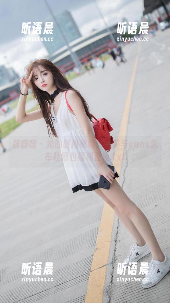 袜啵啵-泡芙 袜啵啵 - 她的时尚秘籍:泡芙与vans帆布鞋图包福利速递.txt