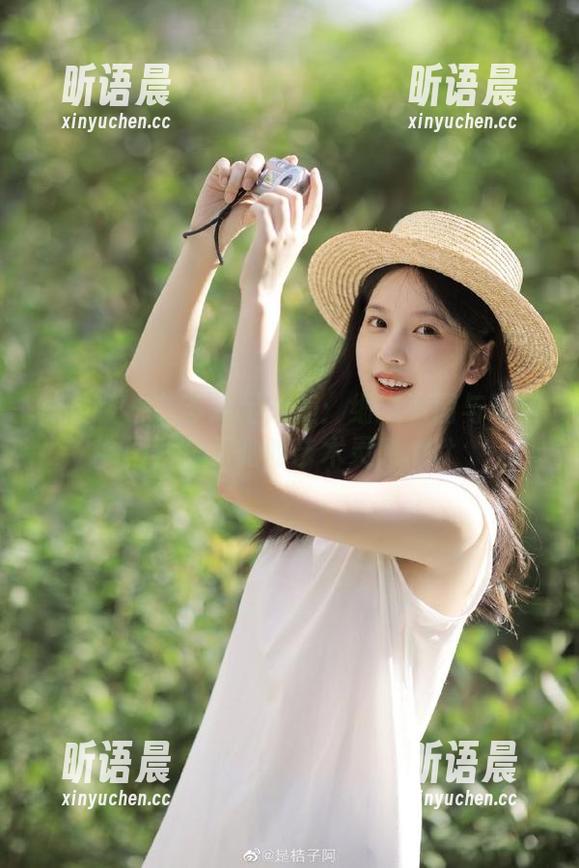 袜啵啵 - 苏苏裸足之美：细腻原图与精选图片揭示她的艺术灵感.txt