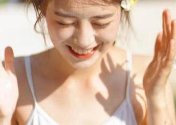 袜涩 – 透视黑色之美：Amanda的写真作品合集，细腻照片展示个性与独立的精神.txt