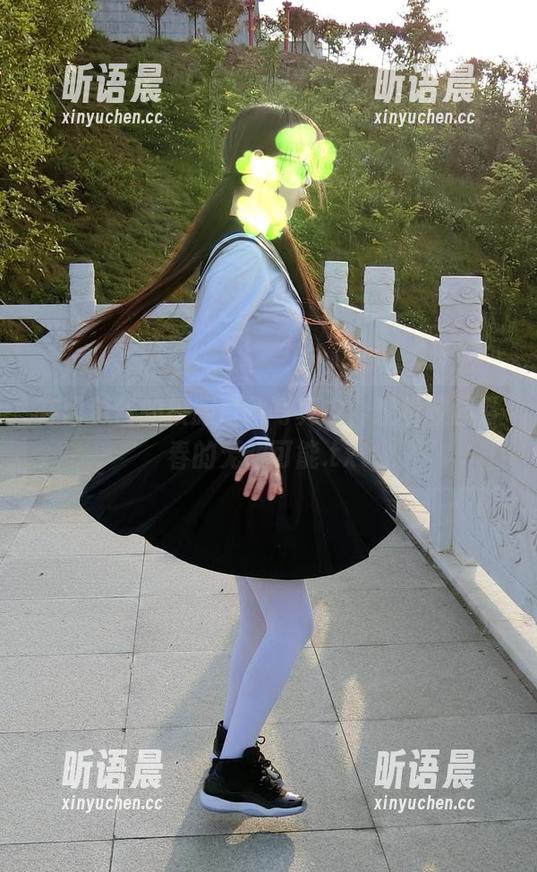 西尔酱 在西尔酱的校服白丝写真中,观看校园青春的无限可能.txt