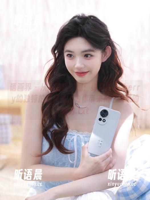 语画界 - 从浴室到美图：绯月樱_Cherry的独特拍摄风格，为你带来精选壁纸的魅力.txt