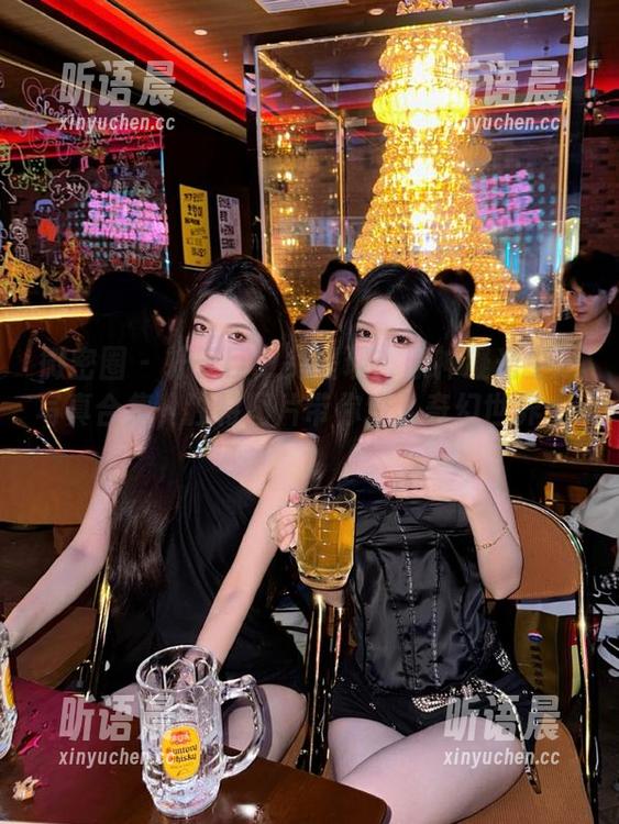 轩子巨二兔 微密圈 - 轩子巨二兔呈现:原神凝光主题写真合集,独特图片带你进入奇幻世界.txt