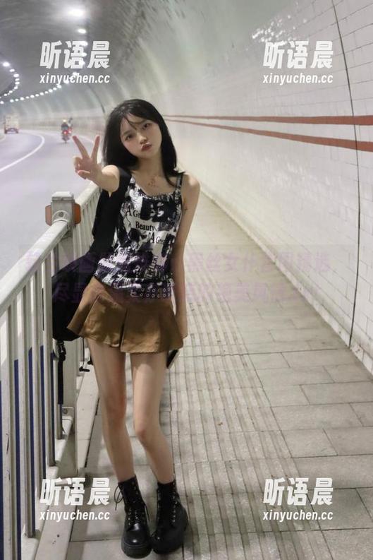 轻兰映画倾情推荐：黑丝女仆套图精选，尽显亦温柔亦诱惑的绝美风情.txt