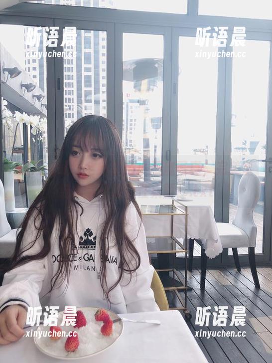 过期米线线全新紫色小恶魔写真，完美壁纸助你打造个性桌面！.txt