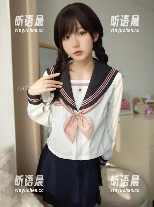 迷之呆梨图集：探索半透明黑丝吊带女仆装的独特艺术作品.txt