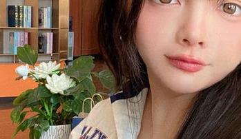 深度解读阿寨寨的私房写真：伊露露作品合集赏析.txt