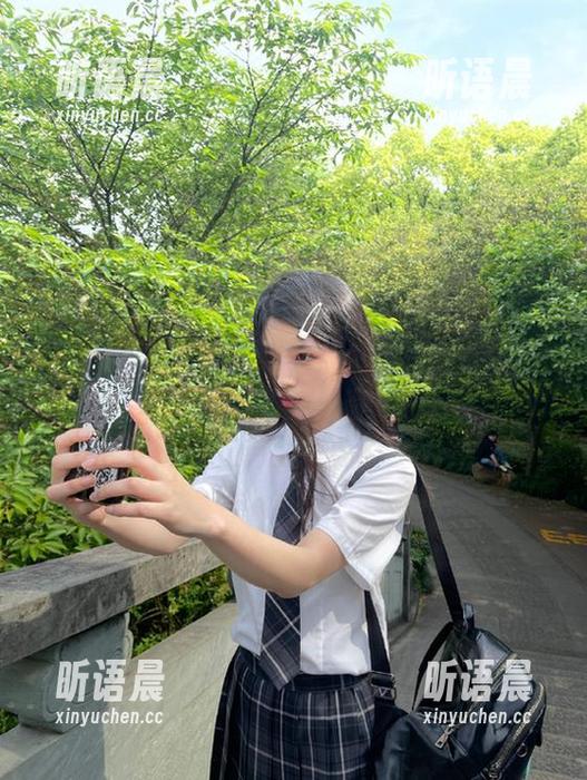 青豆客-Kiren_程程程 青豆客 - 短裙里的秘密:Kiren_程程程的这组套图绝对能引爆你的眼球,资源领不停!.txt