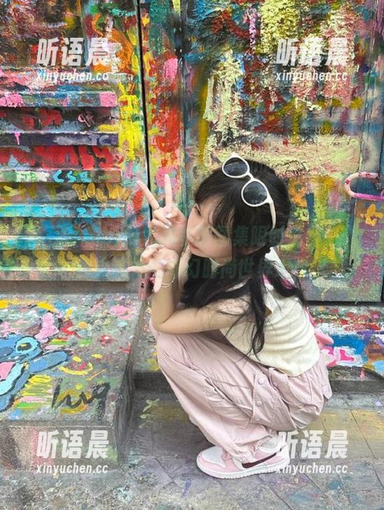 青豆客 - Una尤娜礼服图集限时免费，让你走进她的奇幻时尚世界.txt