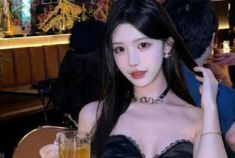 青豆客 – 珍妮花瑜伽作品高清写真：捕捉身姿优雅与内在力量的瞬间.txt