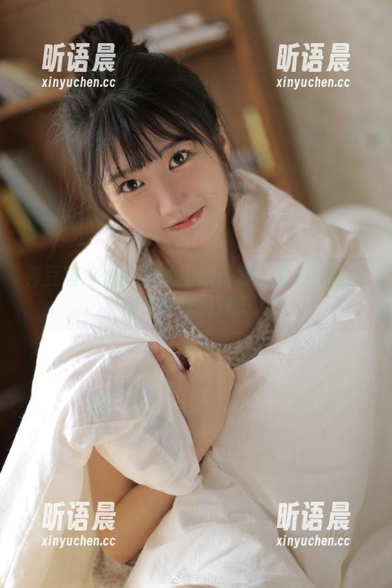 青豆客-谭晓彤 青豆客 - 谭晓彤的美脚盛宴:全新高清写真集让你过目难忘.txt