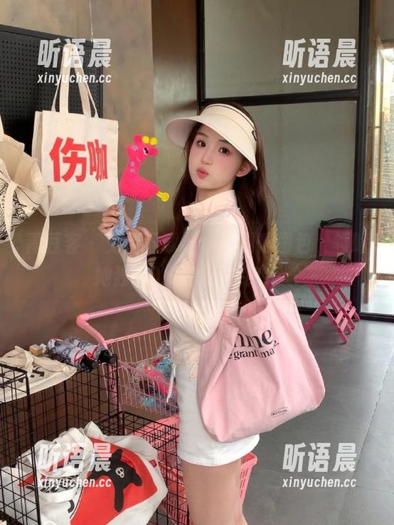 青豆客 - 免费下载赵伊彤剧情图包，领略她独特的摄影风格！.txt