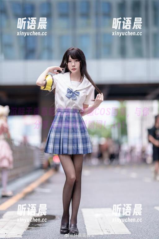 香草喵露露 沉醉于香草喵露露水手服COS图集,与你分享无尽的可爱瞬间!.txt