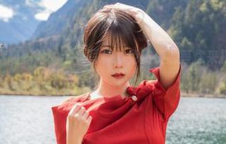 赶快下载香草喵露露的毛衣写真，免费资源等你来探索时尚新视角！.txt