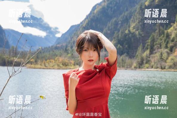 赶快下载香草喵露露的毛衣写真，免费资源等你来探索时尚新视角！.txt