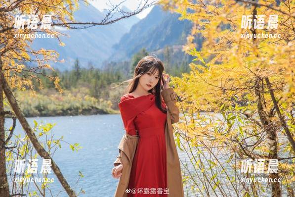 香草喵露露携手碧蓝航线莫妮卡，原图资源欣赏与下载指南！.txt