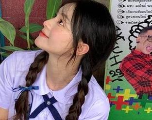 魅妍社 – 空姐赵梦洁：在云端上的优雅时刻，原图与套图双重呈现！.txt