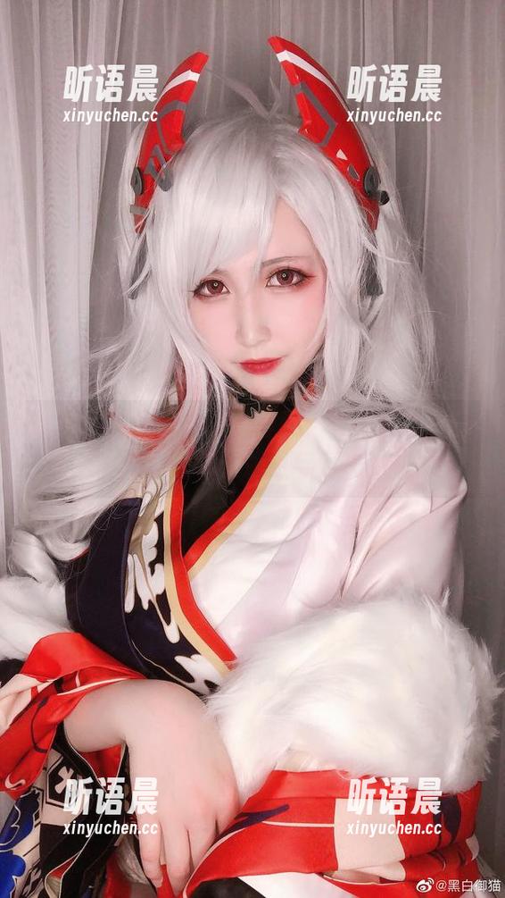 黑白御猫 最新写真作品集:黑白御猫与白猫的一日,揭示猫咪的魅力与个性.txt